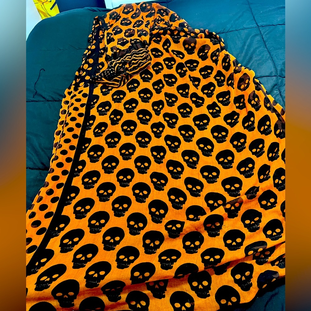 Skull scarf